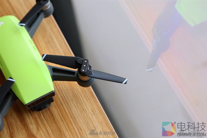 大疆晓Spark无人机上手：小得不可思议