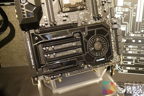 EVGA秀顶级X299 DRAK主板：悍然用上风扇