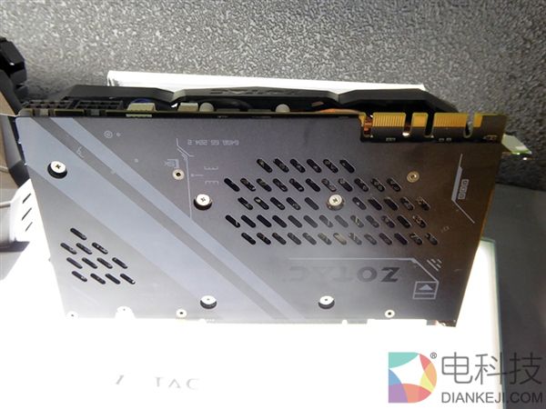 211毫米迷你核弹！索泰亮出世界最小GTX 1080 Ti