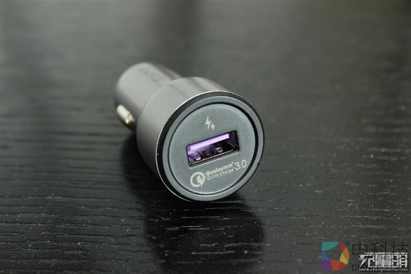 绿巨能小火箭七合一双口QC3.0车充拆解