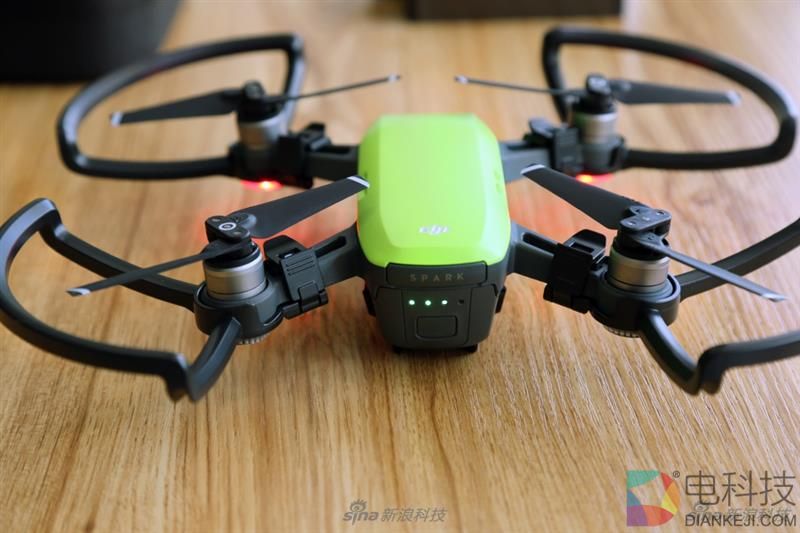 大疆晓Spark无人机上手：小得不可思议