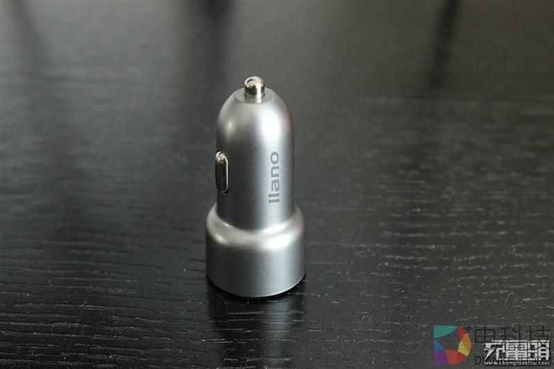 绿巨能小火箭七合一双口QC3.0车充拆解