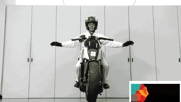 全程撒把不摔车!本田发布全球首款自平衡摩托车