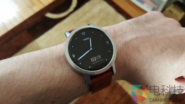 第二代Moto 360终迎Android Wear 2.0更新