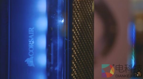 海盗船新机箱12万一个!纯手工碳纤维+曲面玻璃