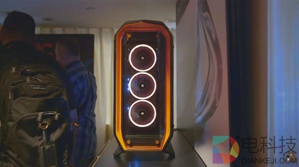 海盗船新机箱12万一个!纯手工碳纤维+曲面玻璃