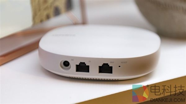三星新路由颜值担当:无天线设计 最多覆盖700平米