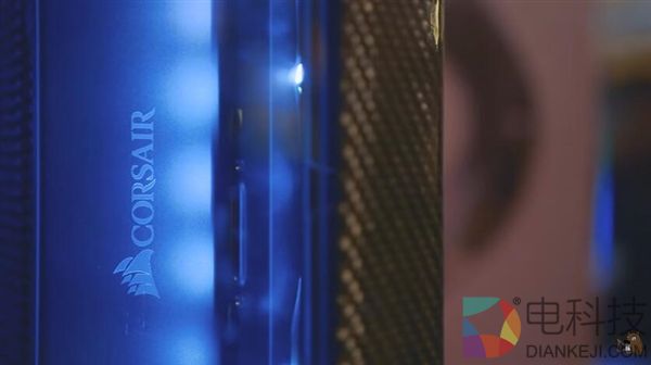 海盗船新机箱12万一个!纯手工碳纤维+曲面玻璃