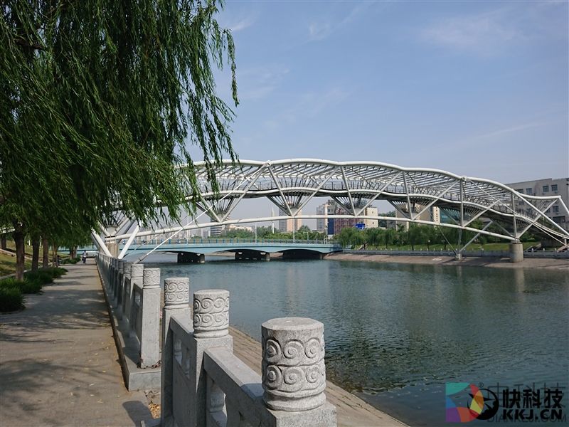 最强黑科技！4K屏+960帧慢动作：索尼Xperia XZ Premium评测