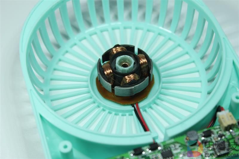 电扇一开 清风徐来：羽博Y-F01小风扇评测