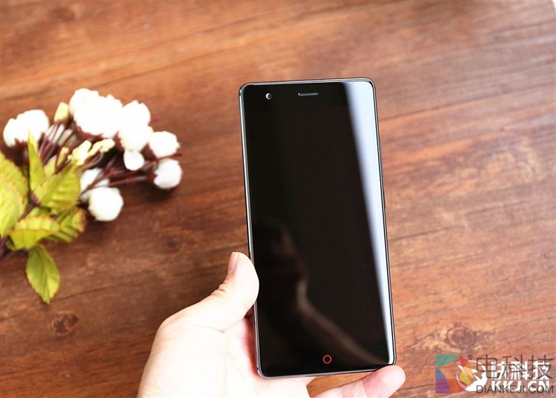 外媒眼中的国产最强机！nubia Z17体验评测：无边框+变焦双摄