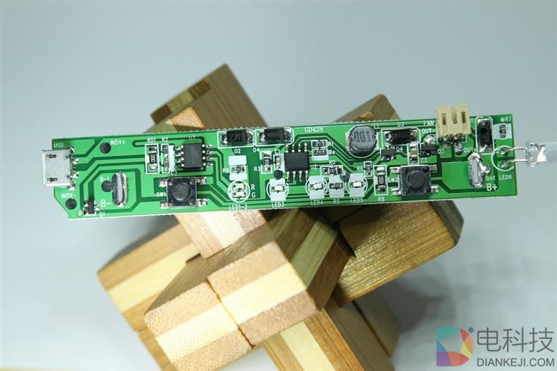 电扇一开 清风徐来:羽博Y-F01小风扇评测