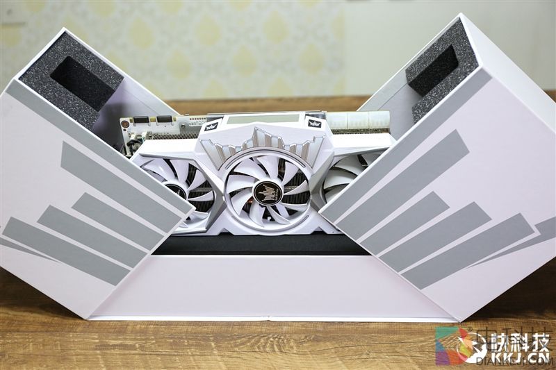 6999元纯白信仰！影驰GTX 1080 Ti HOF名人堂评测