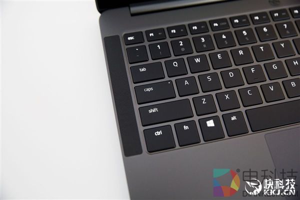 9500元!雷蛇发布2017款灵刃潜行:13寸4K屏、窄边