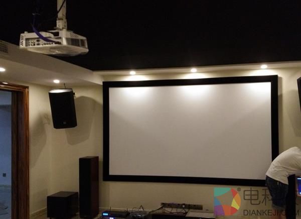 又贵又麻烦!传统家庭影院投影即将消失