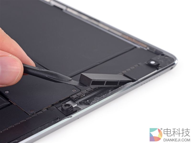 10.5英寸iPad Pro拆解:史上最难拆的iPad