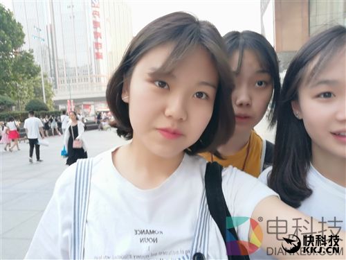 HUAWEI nova 2自拍深度体验:为了它我上街找了7位美女