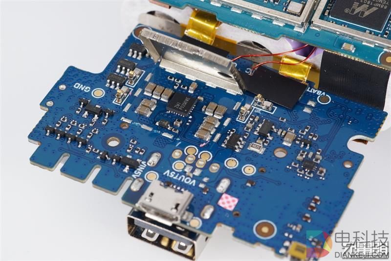 全网首拆：紫米4G路由器MF885拆解