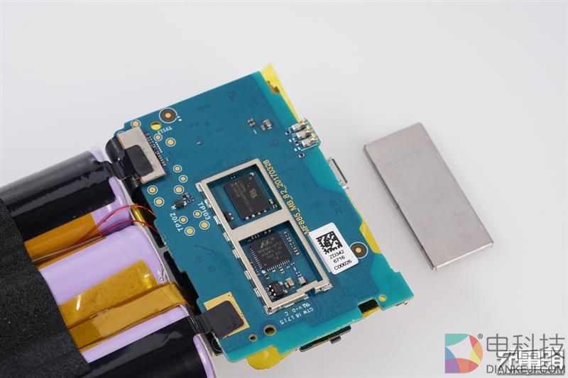 全网首拆：紫米4G路由器MF885拆解