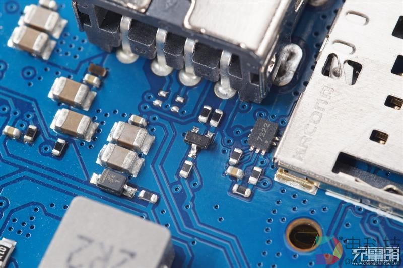 全网首拆：紫米4G路由器MF885拆解