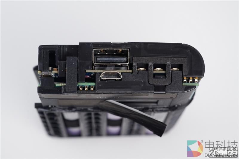 全网首拆：紫米4G路由器MF885拆解