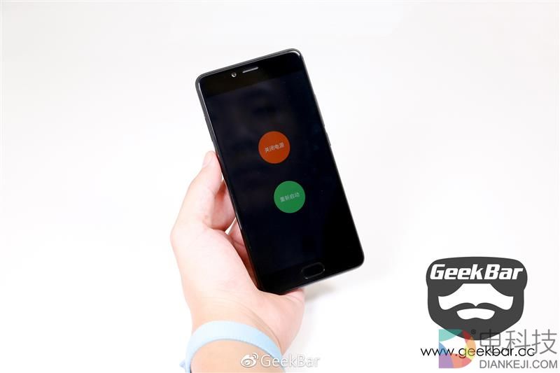 能不能变形？魅蓝E2变形金刚定制版拆解