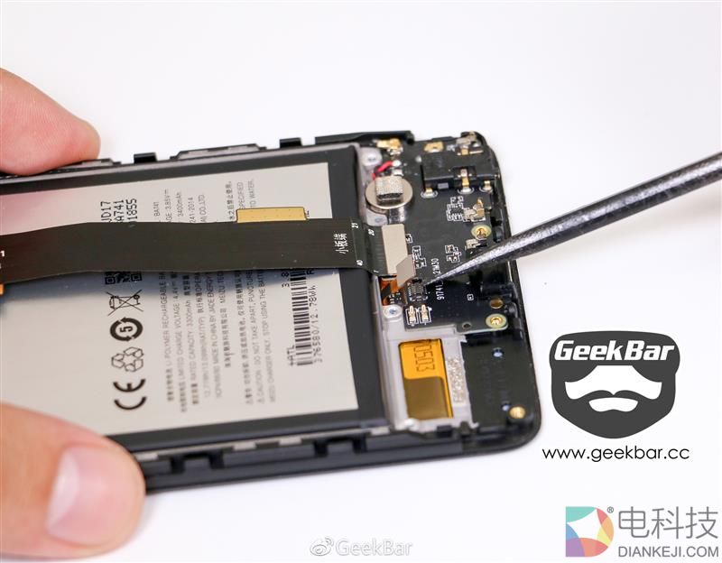 能不能变形？魅蓝E2变形金刚定制版拆解