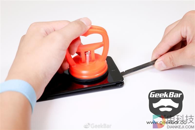 能不能变形？魅蓝E2变形金刚定制版拆解