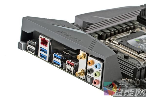 扣肉X御用座驾 华硕ROG STRIX X299-E GAMING主板图赏