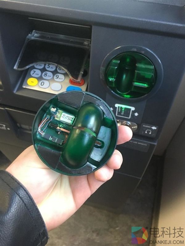ATM机上那些丧心病狂的摄像头 一定要当心