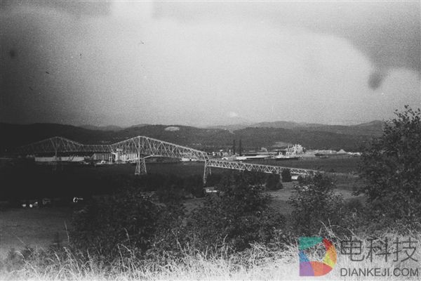 从二手店里买来老相机 她发现里面藏了一个故事