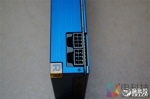 AMD Vega全新架构显卡全球首测!Titan Xp不见尾灯