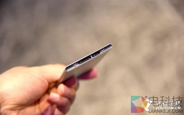 史上最小PC！Intel革命性计算卡详解：i5塞入钱包