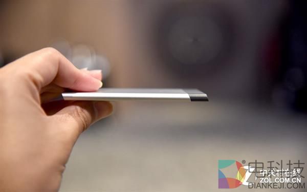 史上最小PC！Intel革命性计算卡详解：i5塞入钱包