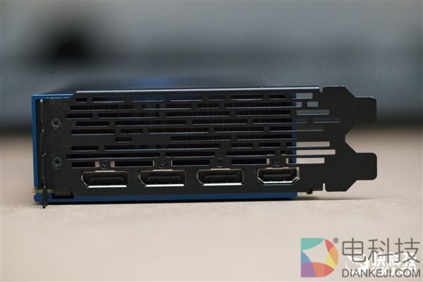 AMD Vega全新架构显卡全球首测!Titan Xp不见尾灯