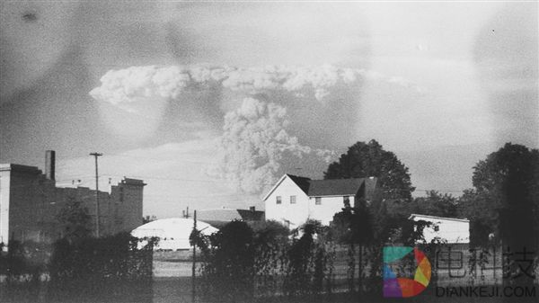 从二手店里买来老相机 她发现里面藏了一个故事