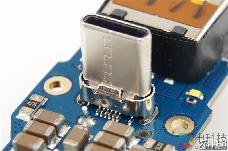 小米车载充电器快充版CZCDQ02ZM拆解评测