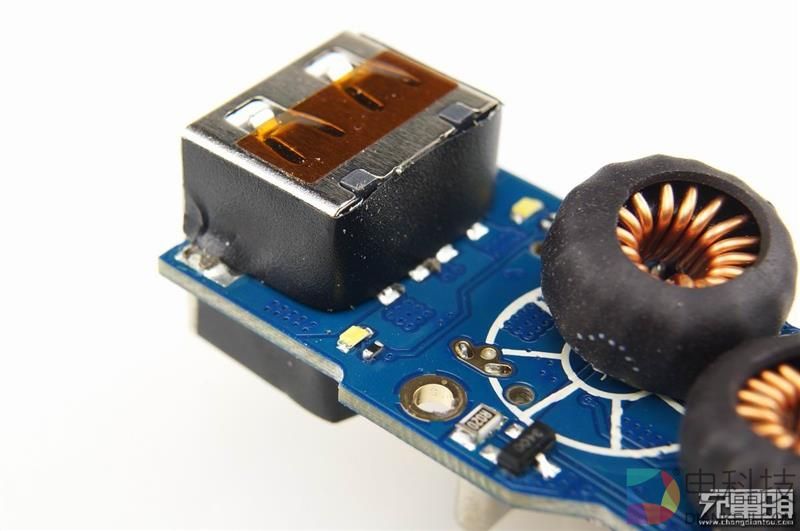 小米车载充电器快充版CZCDQ02ZM拆解评测