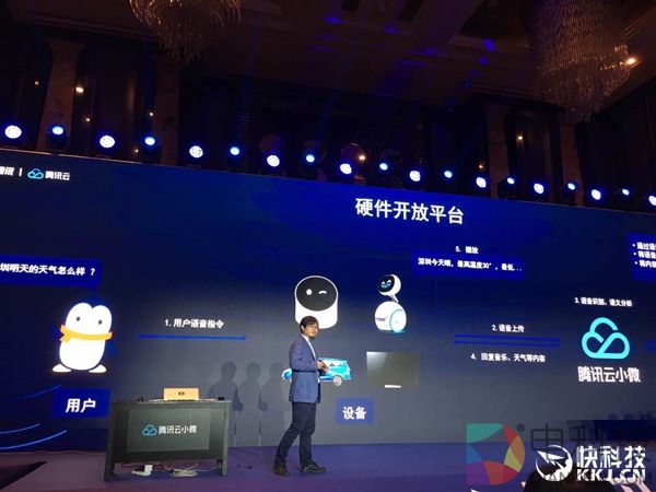 华硕腾讯智能机器人Zenbo Qrobot呆萌出场：还能QQ聊天