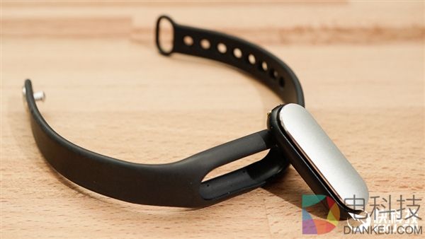 小米手环同门新品来了！米动手表青春版：1元预订