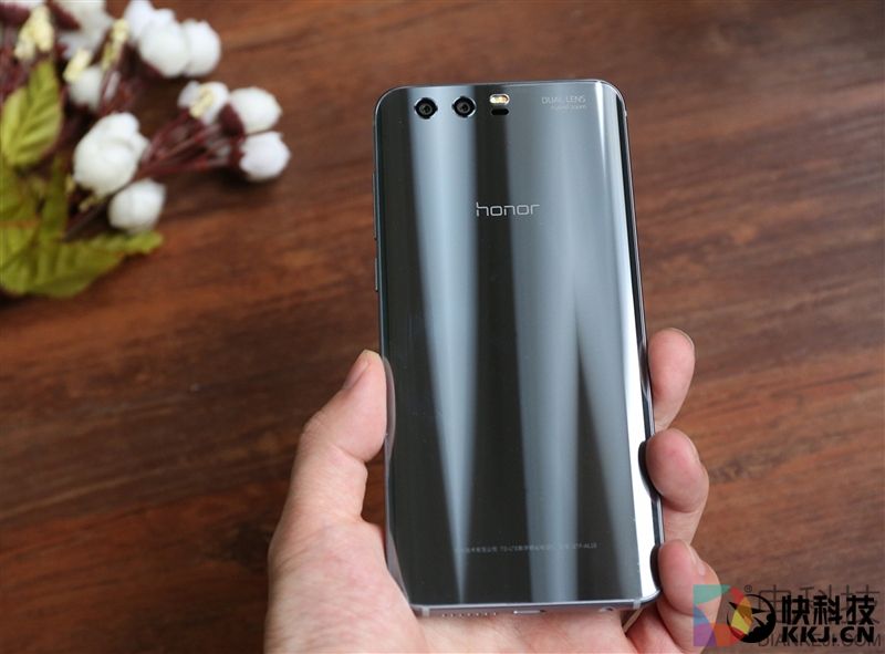 麒麟960最低价!荣耀9评测:颜值堪比胡歌