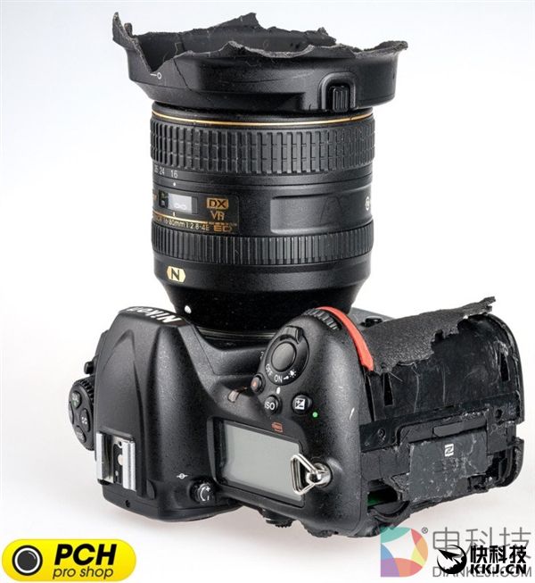 尼康D500被狗子咬成这样还能用 也是福大命大