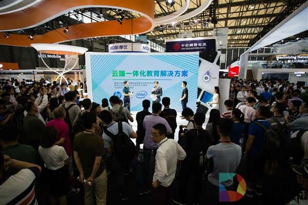 15秒闪电开机！惠普推全球首款YunOS Book笔记本