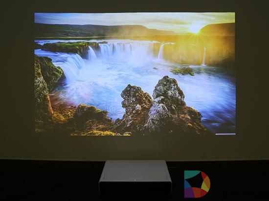 9999元！小米米家激光电视体验：150英寸堪比影院