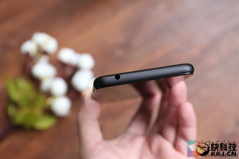 699元的颜值巅峰！魅蓝A5评测