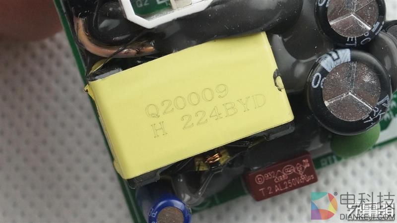 小米6充电器比亚迪版拆解