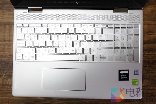 7代酷睿+4G显存！惠普薄锐ENVY x360变形本评测：一秒变平板