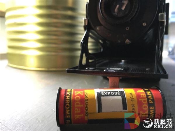 网友二手店里买老相机 发现珍贵照片 感动…