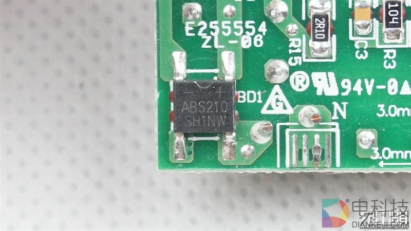 小米6充电器比亚迪版拆解