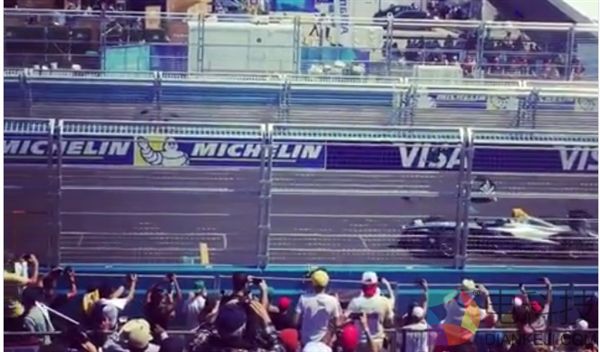 无人机参加方程式比赛中途炸机：现场惨烈